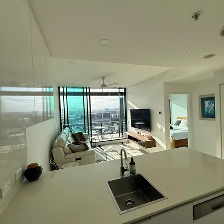 Penthouse-top Floor With Pool & Views Apartment Brisbane