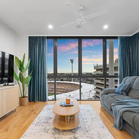 Apartment 12th Floor Stadium View -2br-free Parking-cbd *