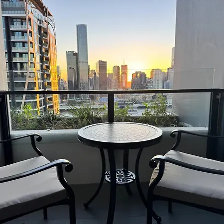 Apartment 27fl River & Views + Balcony, Pool & Parking -