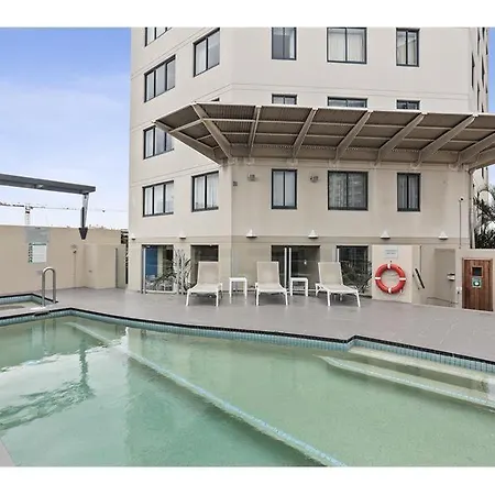 Apartment Inviting Family 2br | Cbd | Pool & Gym Brisbane