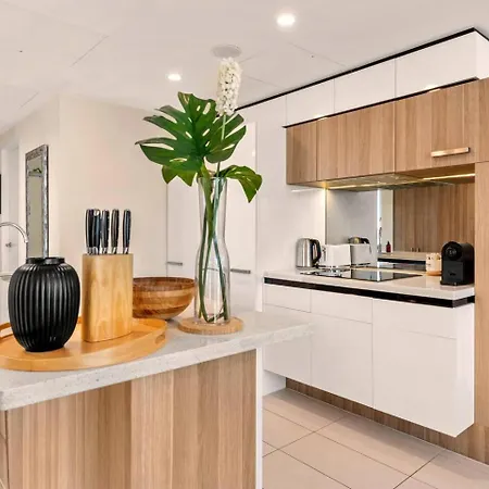Apartment Alex Perry | 2br Escape + Pool, Gym & Free Parking *