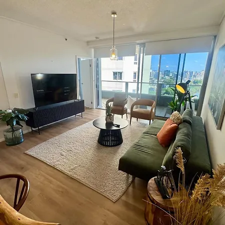 Skyline Escape - 3 Bedroom With River Views Apartment Brisbane