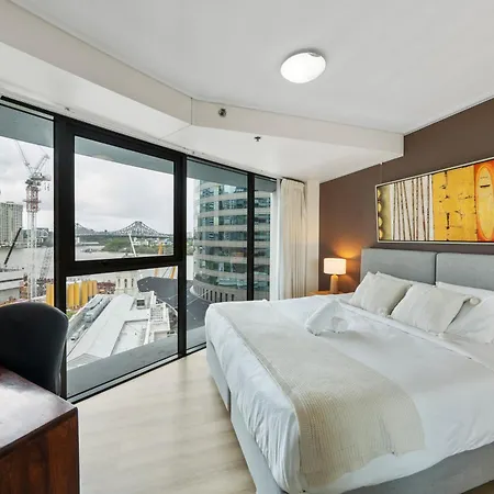 Bridge Views - Sleeps 8 - Cbd - Pool, Gym & Parking Brisbane