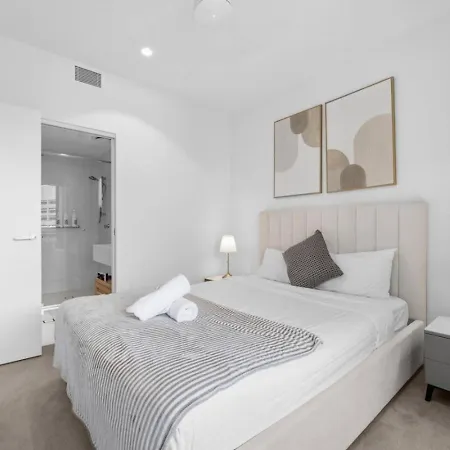 Landmark Queens Wharf 1br Wit Pool Gym And View