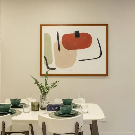Apartment Modern 2br Ducted Ac Parking And Great Location *