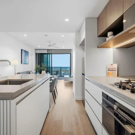 Level 43 Sweeping Skyline Luxury Designer 1br Apartment *