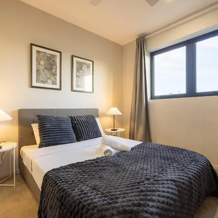 Xl Balcony Stylish 2br Parking Near Food And Shops Apartment Brisbane