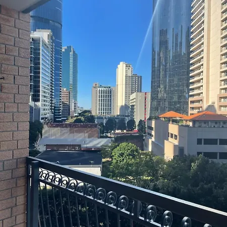 Apartment Large 2 Bed 2 Bath 1 Park Inner Location *
