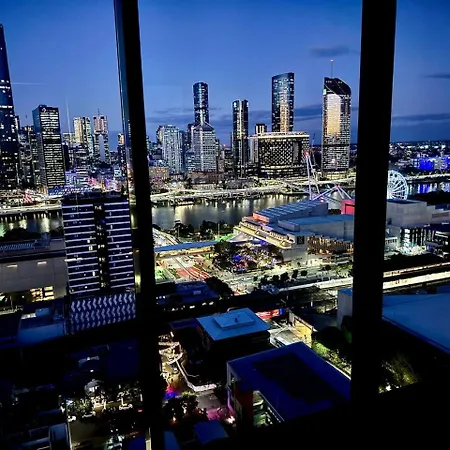 Apartment 27fl River & Views + Balcony, Pool & Parking - *