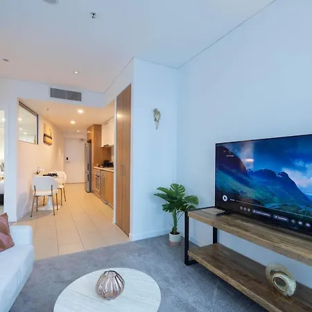 Stylish Skytower Cbd Getaway - Skyline Pool, Gym, Fast Wi-fi, River Walk, Botanical Gardens * Brisbane