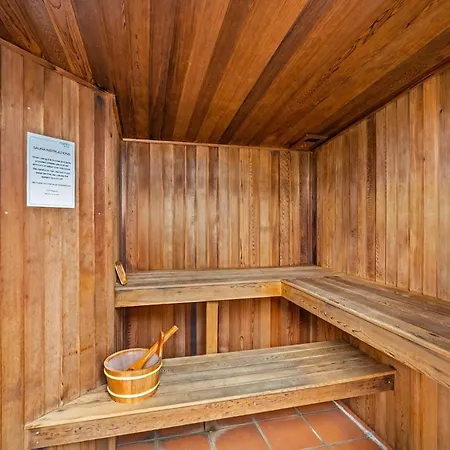 Apartment Story Bridge River Views, Pool, Sauna And Parking