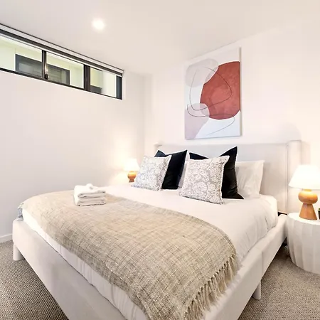 Ivy & Eve - 2br - Pool - Balcony - Parking Apartment *