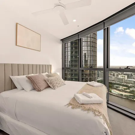 Queen's Wharf | River Views, Pool & Free Parking Apartment