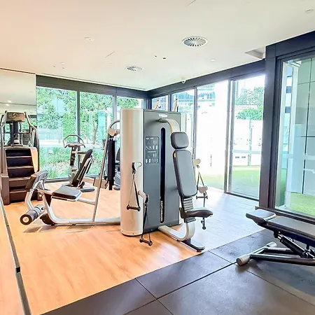 One Sky - Sleep 6 - Pools Cinema Sauna Gym Free Parking *