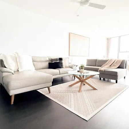 One Sky - Sleep 6 - Pools Cinema Sauna Gym Free Parking Apartment *