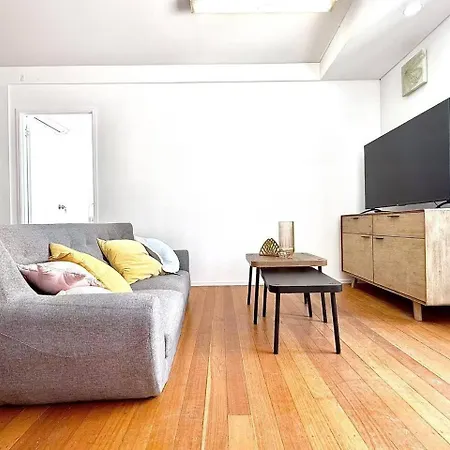 Apartment 5 Bedrooms, 10 Guests - Family & Group Getaway