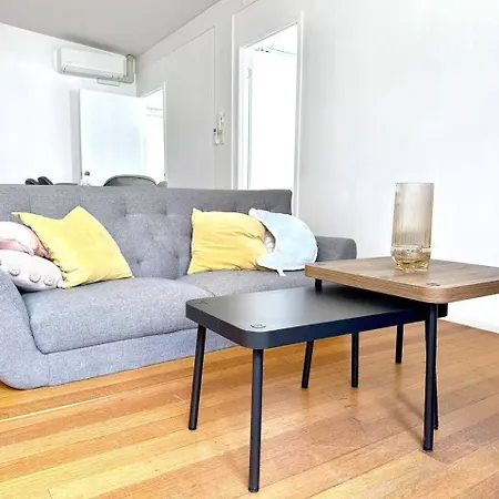 5 Bedrooms, 10 Guests - Family & Group Getaway Apartment Brisbane