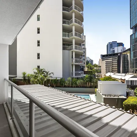 Apartment Retreat With Private Balcony *