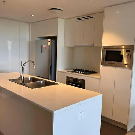 Spacious 2 Bedroom In The Heart Of Cbd Apartment