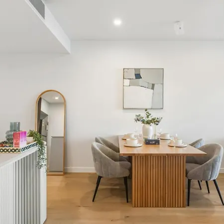 Modern 2br On Coronation Drive, Toowong Apartment