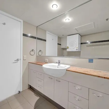 Sleeps 4 People - Centre - 100m To New Casino
