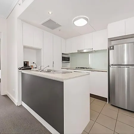 Apartment Centre With Awesome Views!