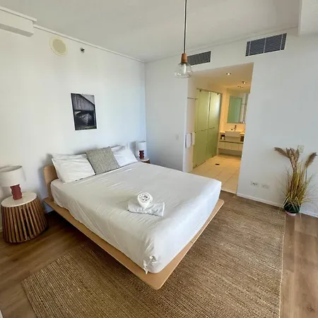Skyline Escape - 3 Bedroom With River Views * Brisbane