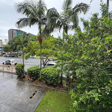 Russell Place Spacious 2br Balcony&garag *