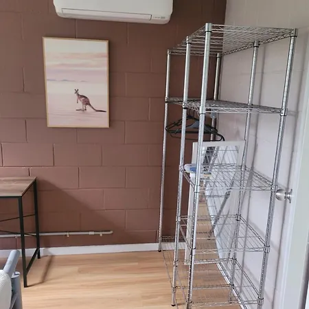 Breezy Entire 2 Bedroom Unit Floor Next To Uq Apartment