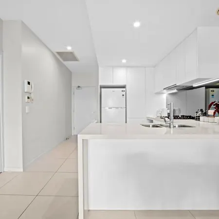 2br Near Sunnybank Plaza And Market Square *