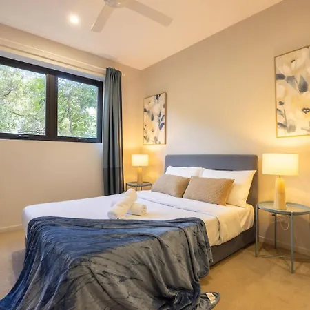 Modern 2br Ducted Ac Parking And Great Location Brisbane