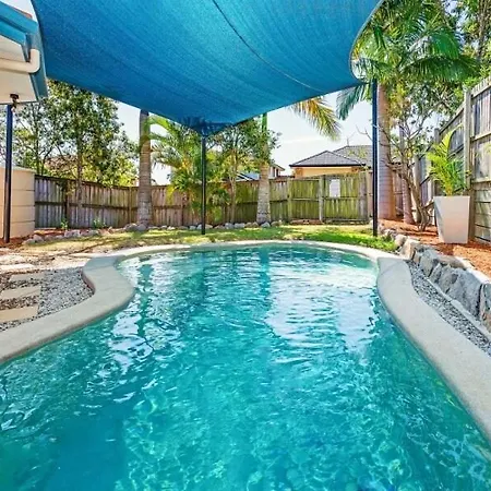 Full Ac 3br With Pool & 3 Parking Spot Apartment *