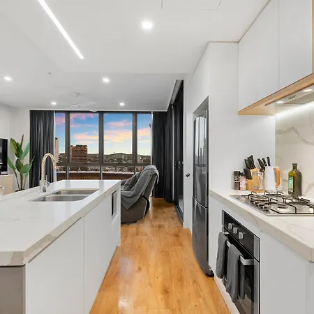 12th Floor Stadium View -2br-free Parking-cbd Apartment *