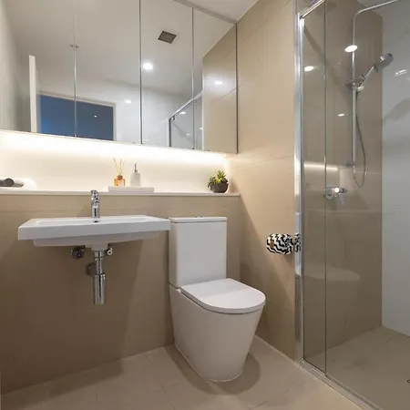 Stylish Skytower Cbd Getaway - Skyline Pool, Gym, Fast Wi-fi, River Walk, Botanical Gardens Apartment
