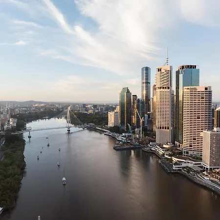 Apartment Stylish Skytower Cbd Getaway - Skyline Pool, Gym, Fast Wi-fi, River Walk, Botanical Gardens Brisbane