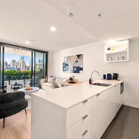 Ivy & Eve - 2br - Pool - Balcony - Parking *