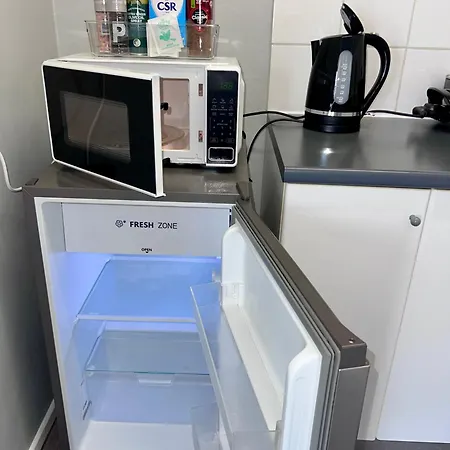 U3-funky Unit With Privateentry Quietcentre Newac New Smart Tv Apartment