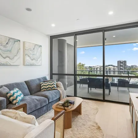 Modern 2br On Coronation Drive, Toowong Apartment