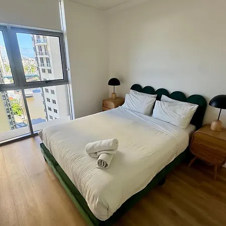 Skyline Escape - 3 Bedroom With River Views Apartment Brisbane