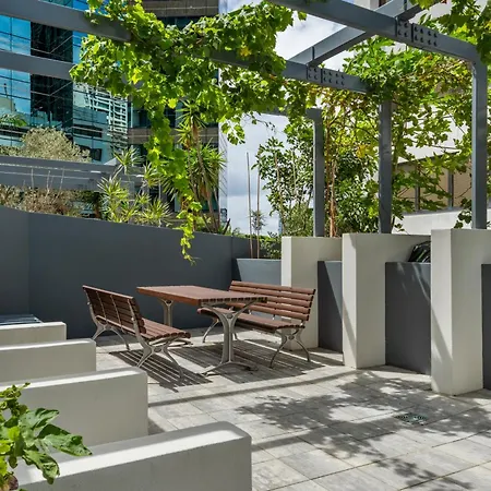 Bridge Views - Sleeps 8 - Cbd - Pool, Gym & Parking Apartment *