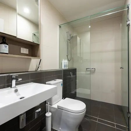 Apartment Modern 2br Ducted Ac Parking And Great Location *