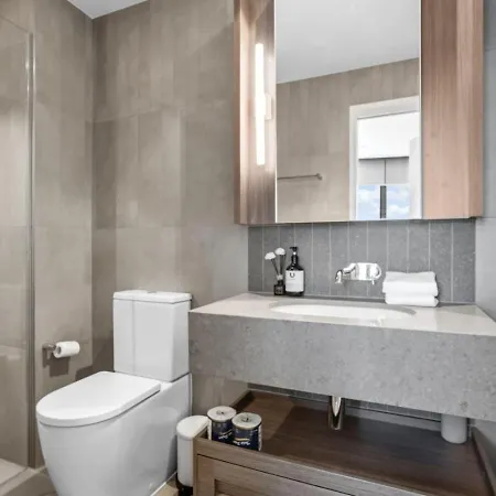Apartment Level 43 Sweeping Skyline Luxury Designer 1br Brisbane