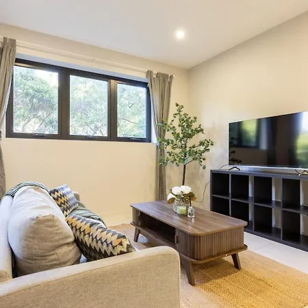 Modern 2br Ducted Ac Parking And Great Location Apartment