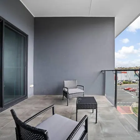 2br Near Sunnybank Plaza And Market Square