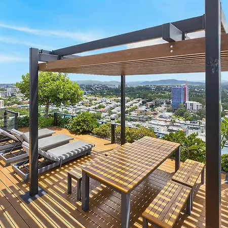 Rooftop Pool 2br In The Heart Of The Valley Apartment *