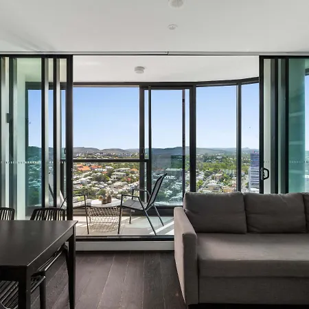 Lights Retreat - Fortitude Valley Apartment *