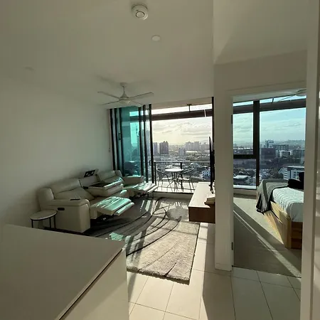 Penthouse-top Floor With Pool & Views Apartment *