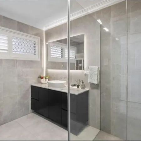 Full Ac 3br With Pool & 3 Parking Spot * Brisbane