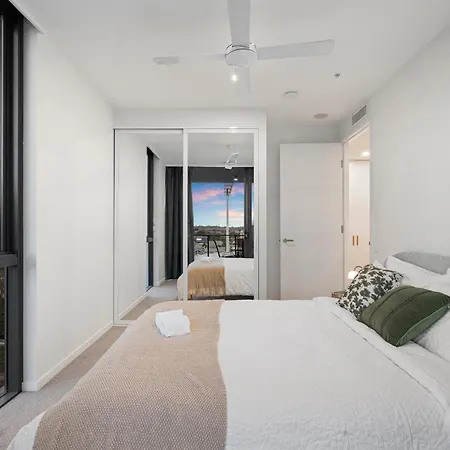 Apartment 12th Floor Stadium View -2br-free Parking-cbd Brisbane