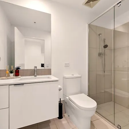 The Plaza |2 Bed • Bright & Comfy • Pool • Parking * Brisbane